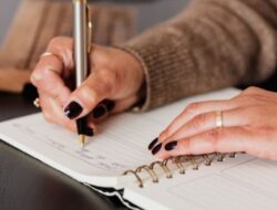 Menulis Jurnal Harian Membantu Menjaga Motivasi Tetap Stabil